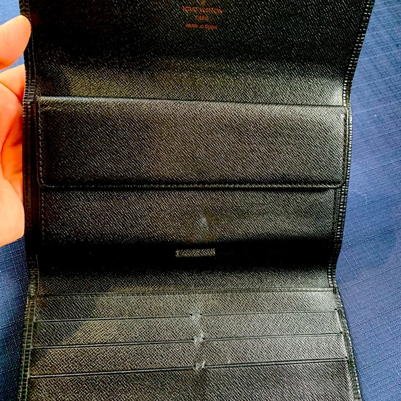 Louis Vuitton Black wallet. Comes with box, dust bag and paper - Picture 4 of 12